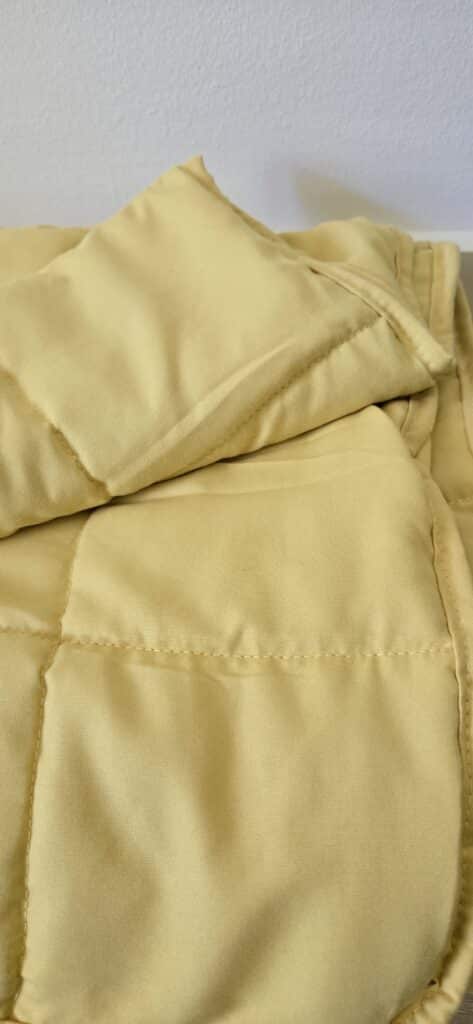A close-up of the thinner, yellow yescool weighted blanket